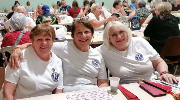 Photographie de collégiens avec les kiwaniens